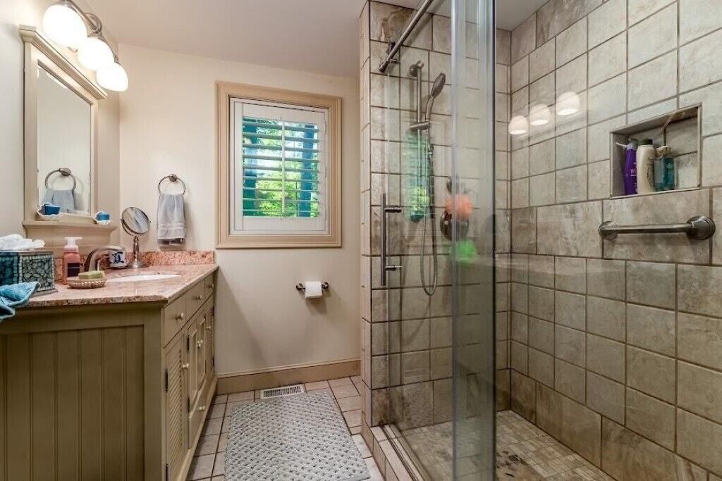 Photo of Bathroom in Gardiner