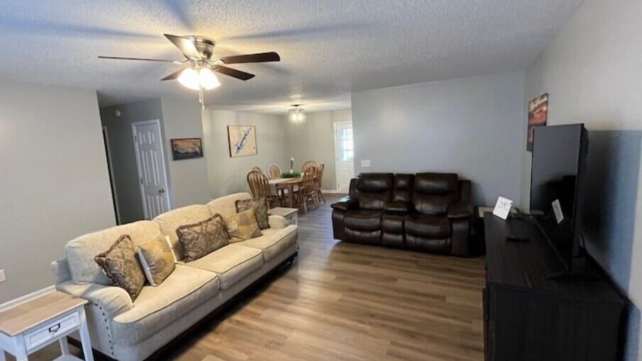 Photo of Livingroom in Guntersville