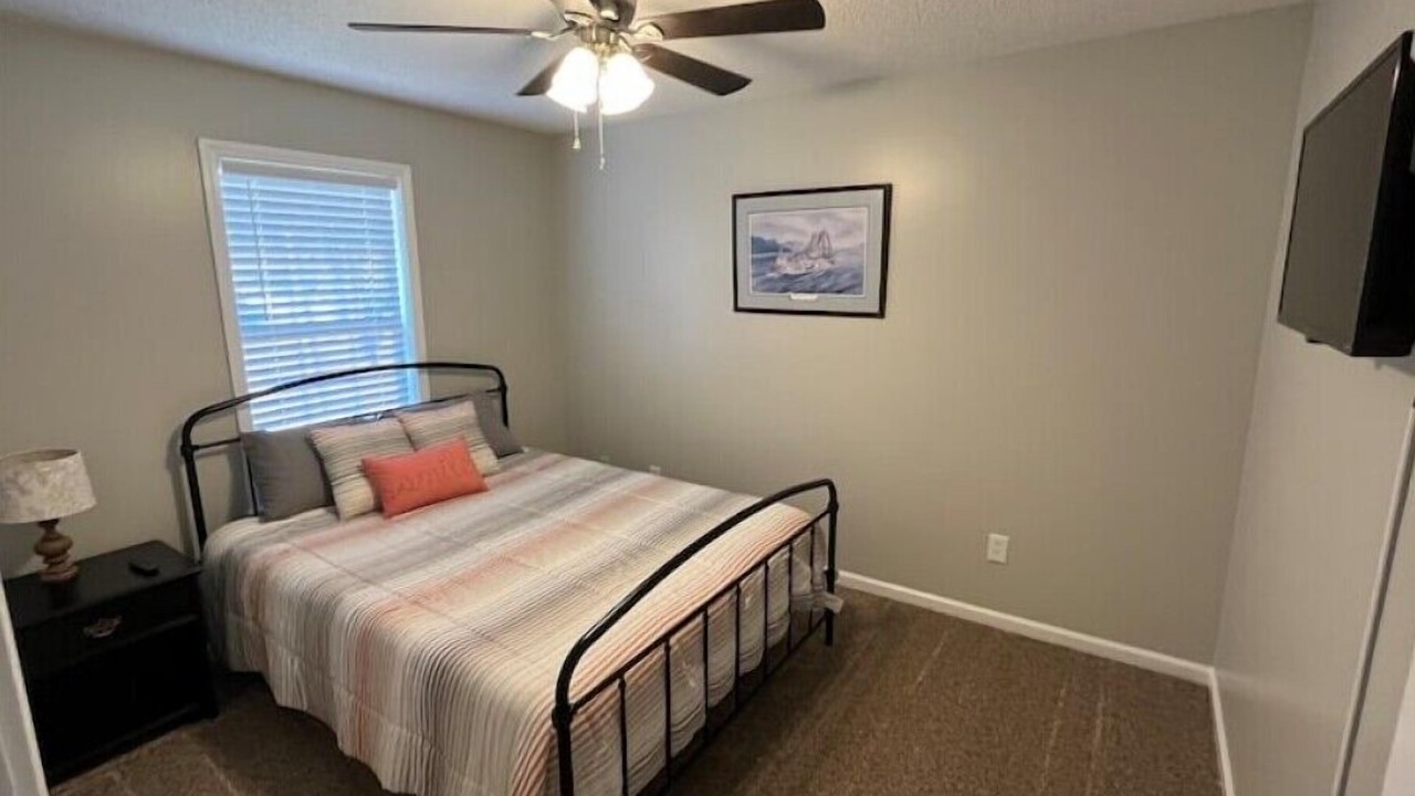 Photo of Bedroom in Guntersville