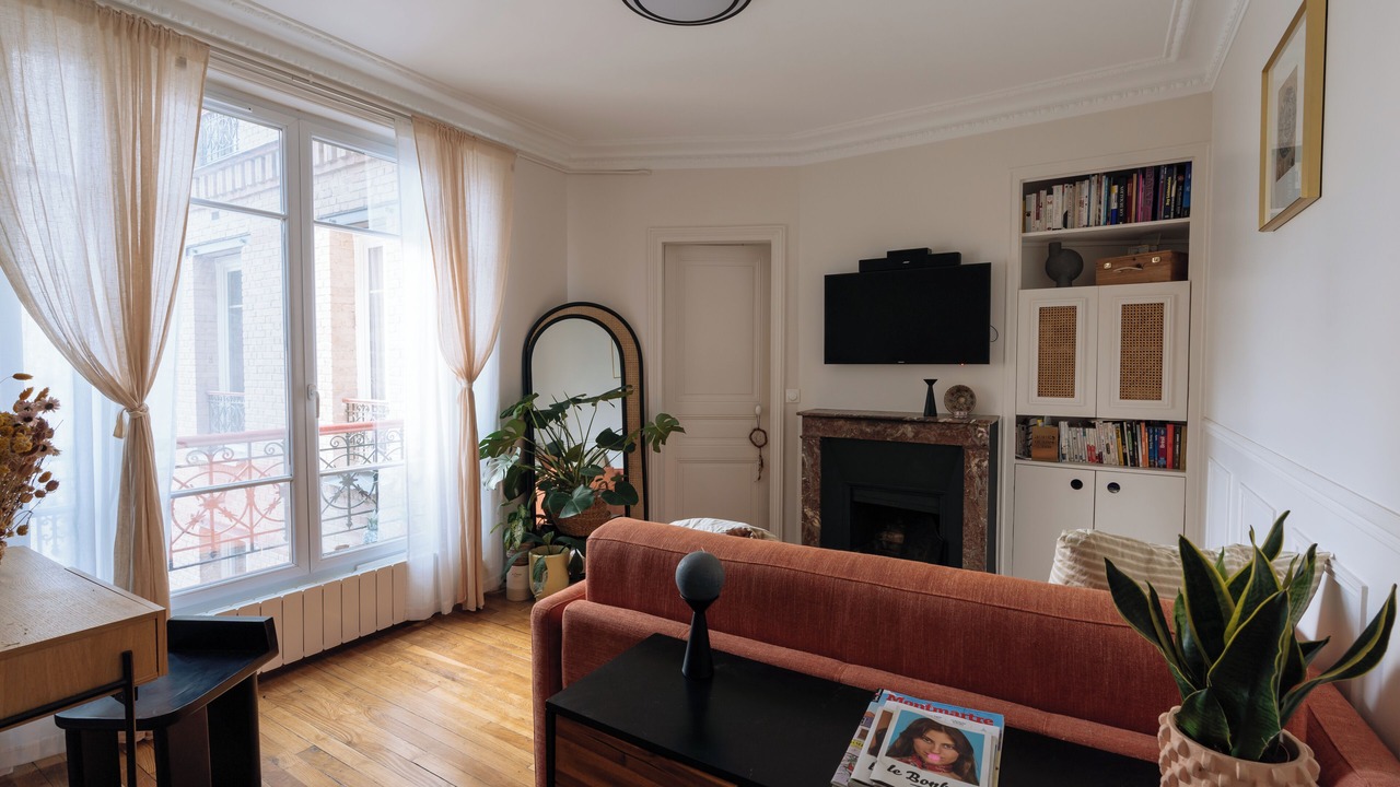 Photo of Livingroom in 18th Arrondissement