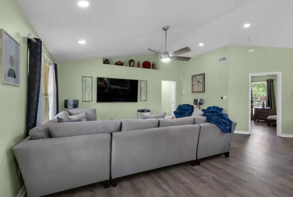 Photo of Livingroom in Milton