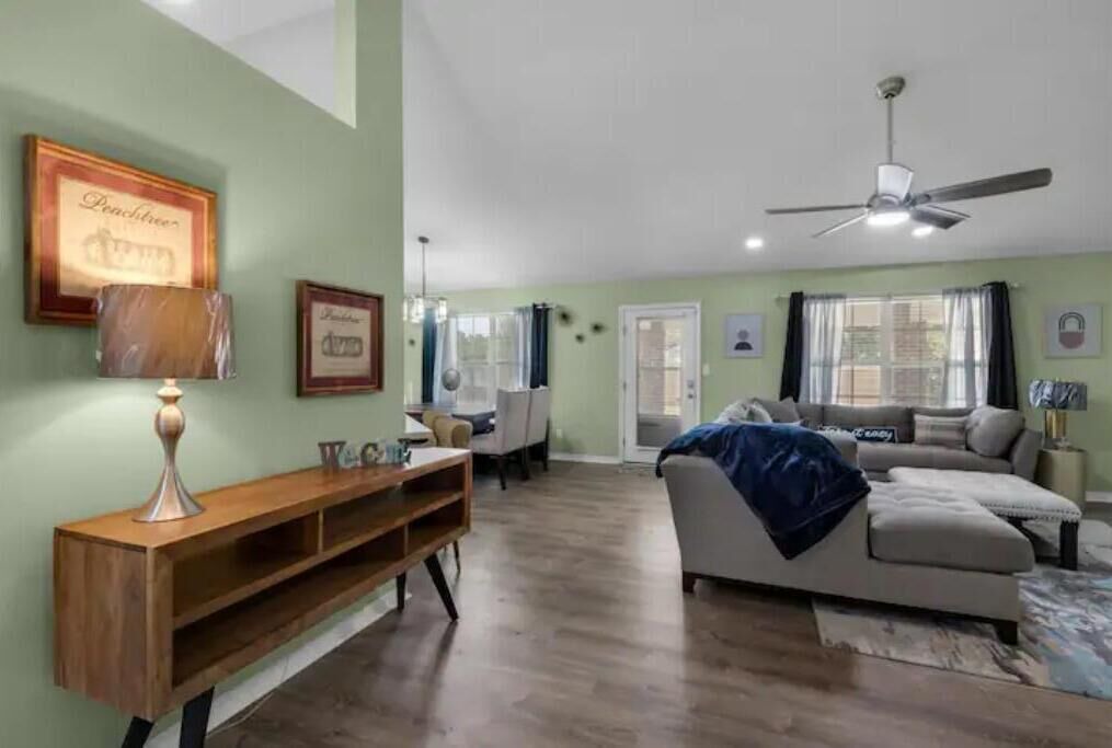 Photo of Livingroom in Milton