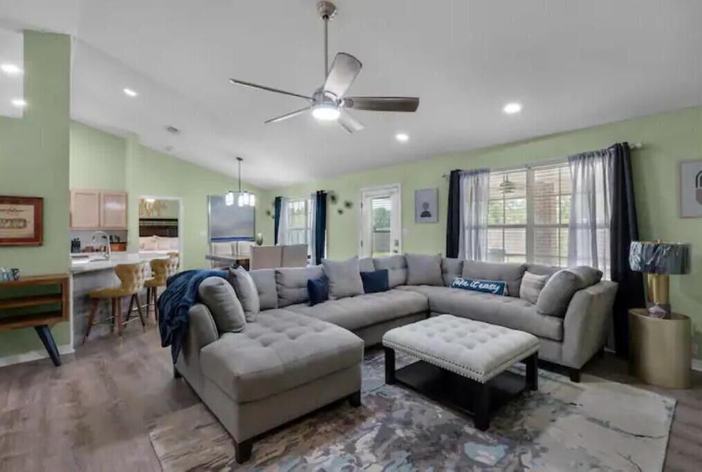Photo of Livingroom in Milton