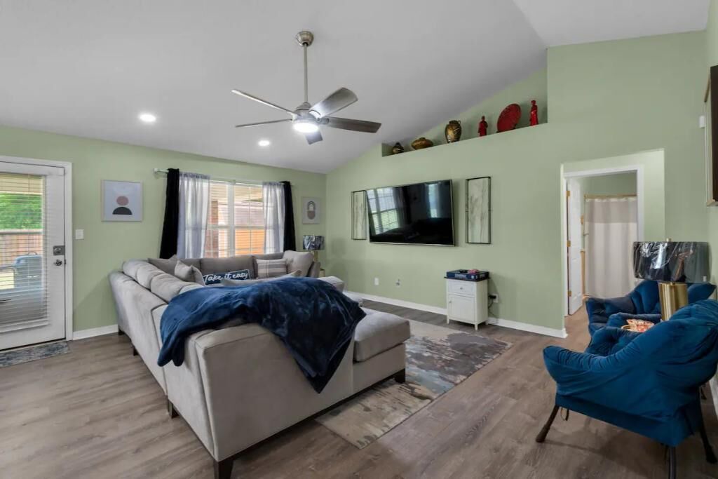 Photo of Livingroom in Milton