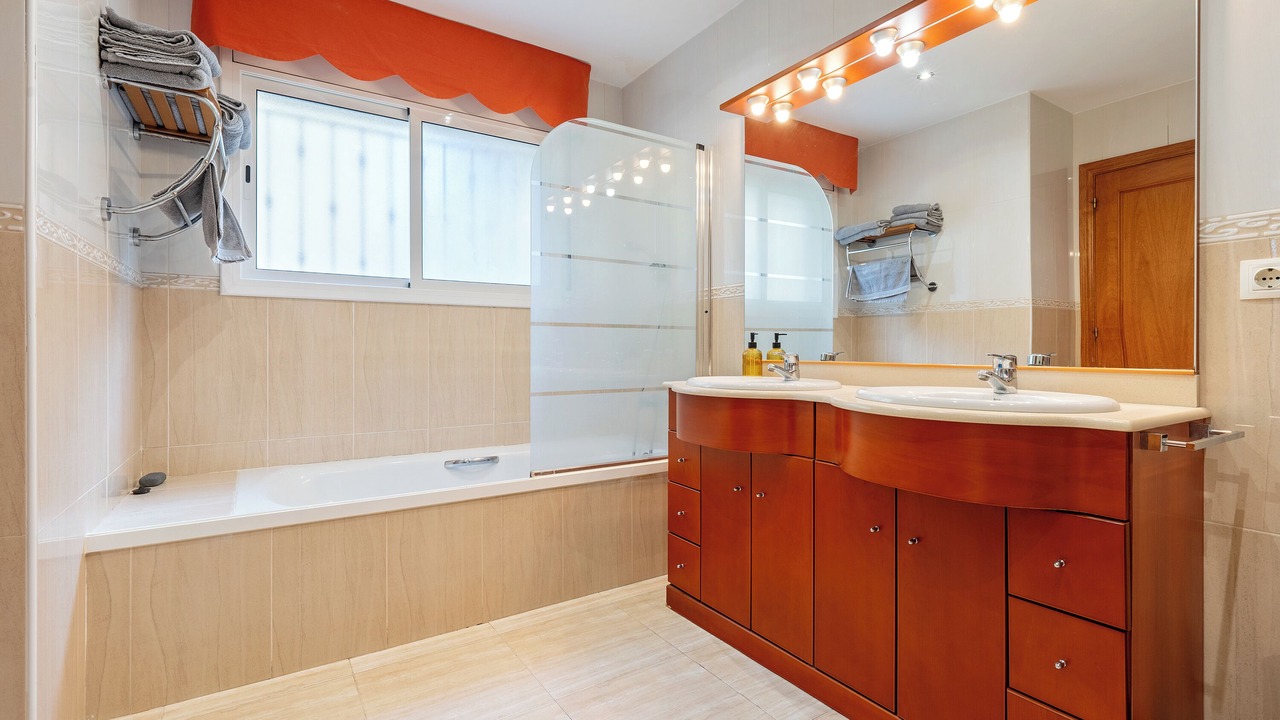 Photo of Bathroom in El Castell de Montornes