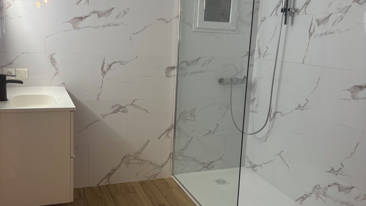 Photo of Bathroom in Saint-Martin-le-Beau