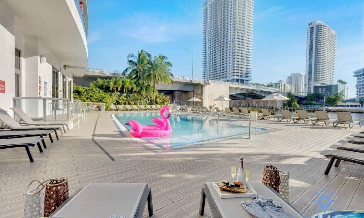 Photo of Outdoor in Hallandale Beach