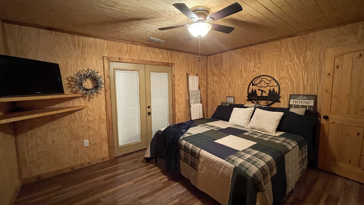 Photo of Bedroom in Karnack