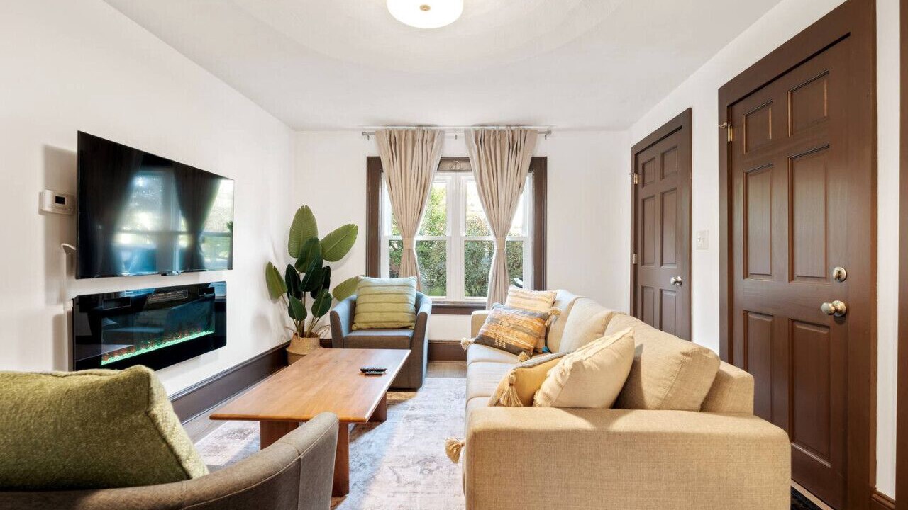 Photo of Livingroom in Westside