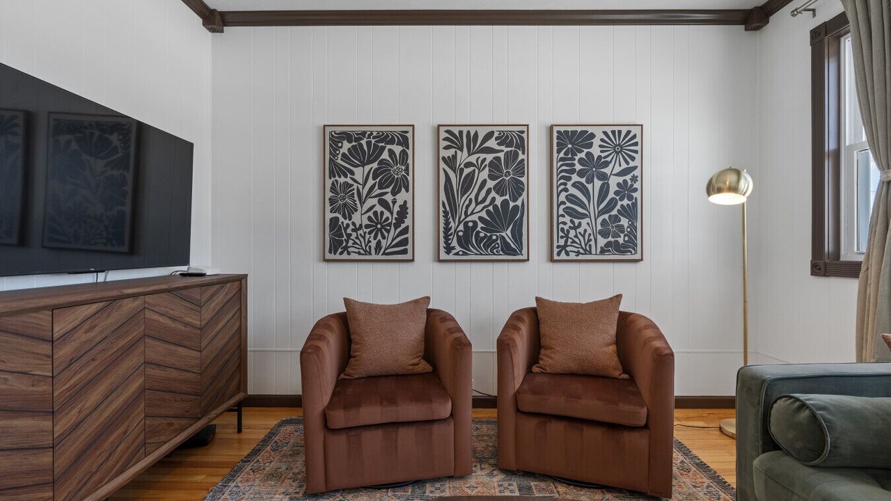 Photo of Livingroom in Westside