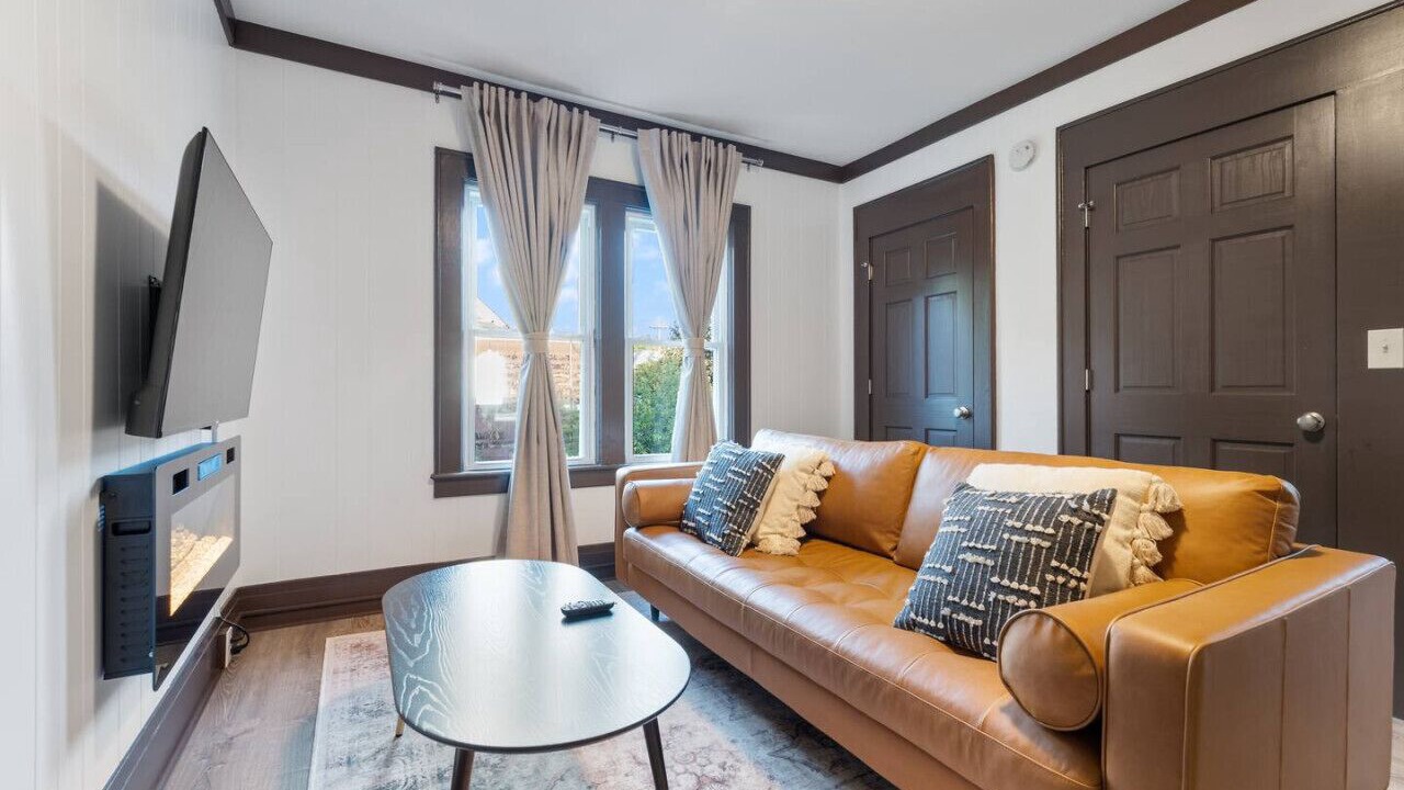 Photo of Livingroom in Westside