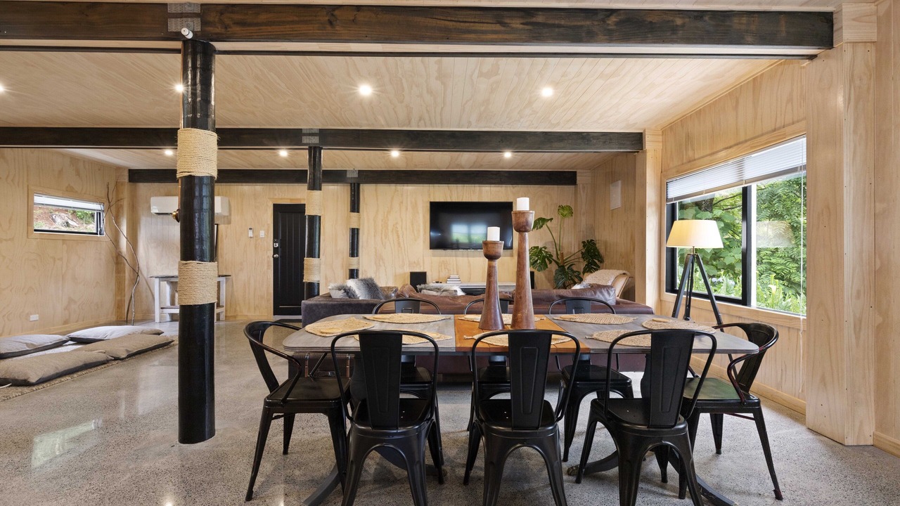 Photo of Others in Raglan