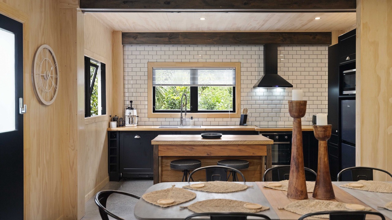 Photo of Others in Raglan