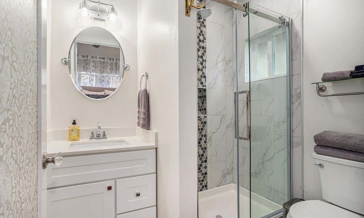 Photo of Bathroom in Upper Telegraph