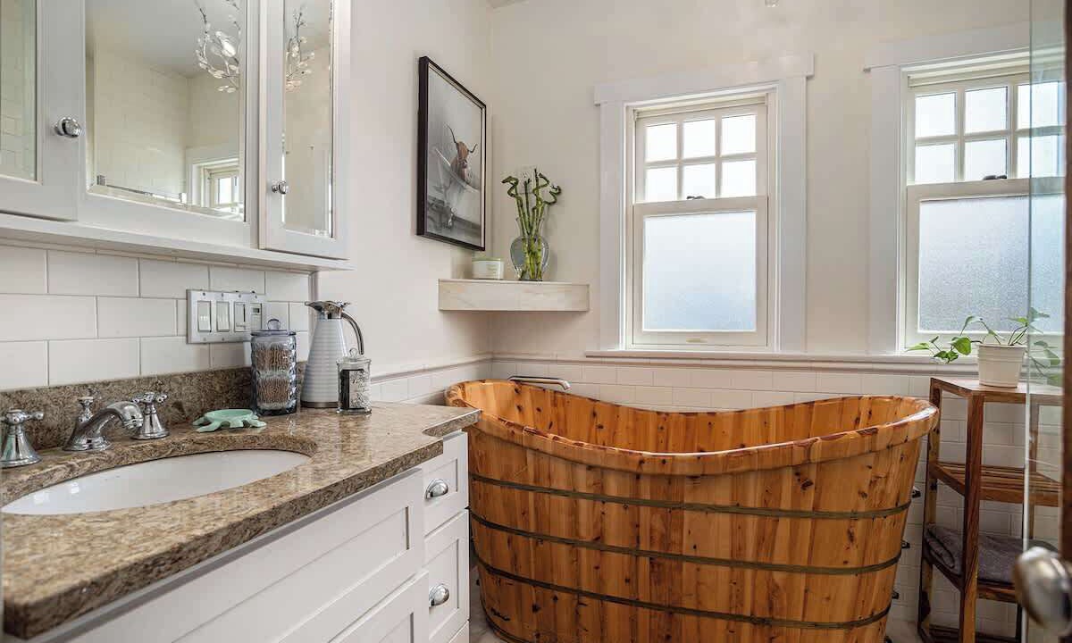 Photo of Bathroom in Upper Telegraph