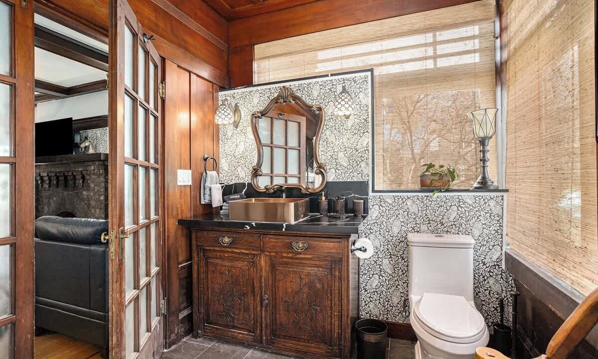 Photo of Bathroom in Upper Telegraph