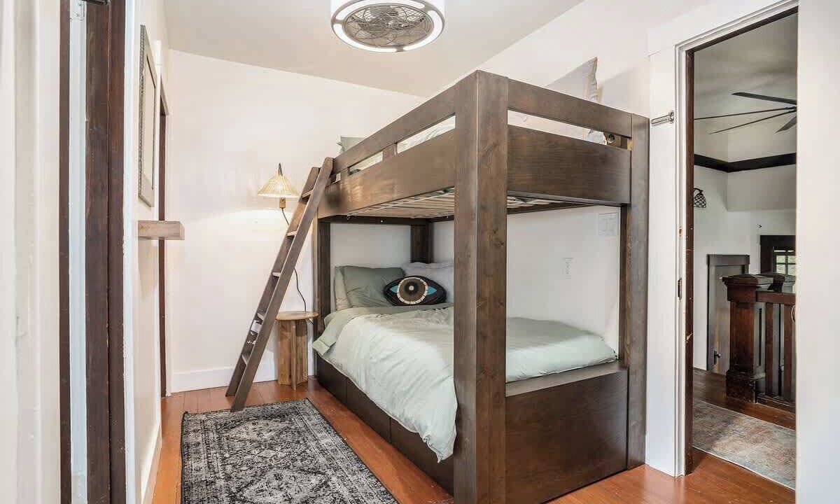 Photo of Bedroom in Upper Telegraph