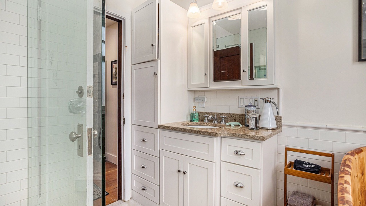 Photo of Bathroom in Upper Telegraph