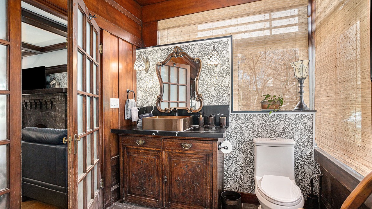 Photo of Bathroom in Upper Telegraph