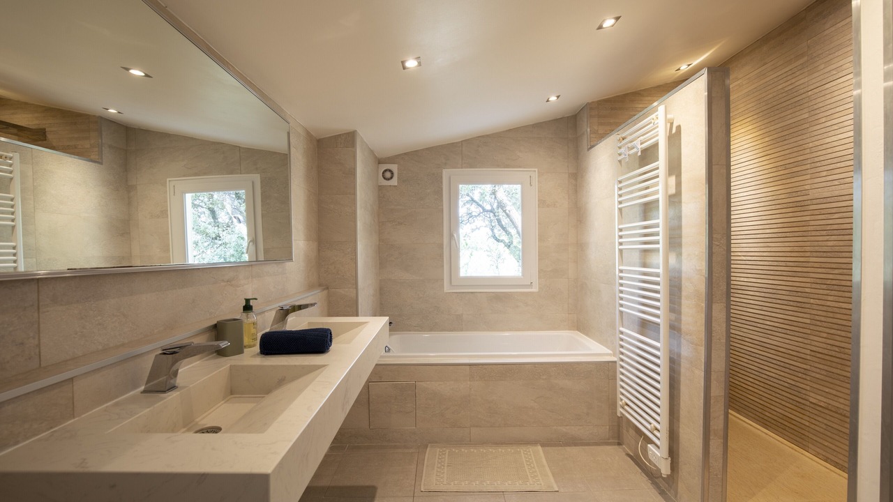 Photo of Bathroom in Lagarde Pareol