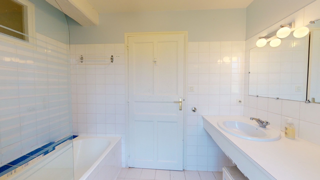 Photo of Bathroom in Saint-Julien-des-Landes