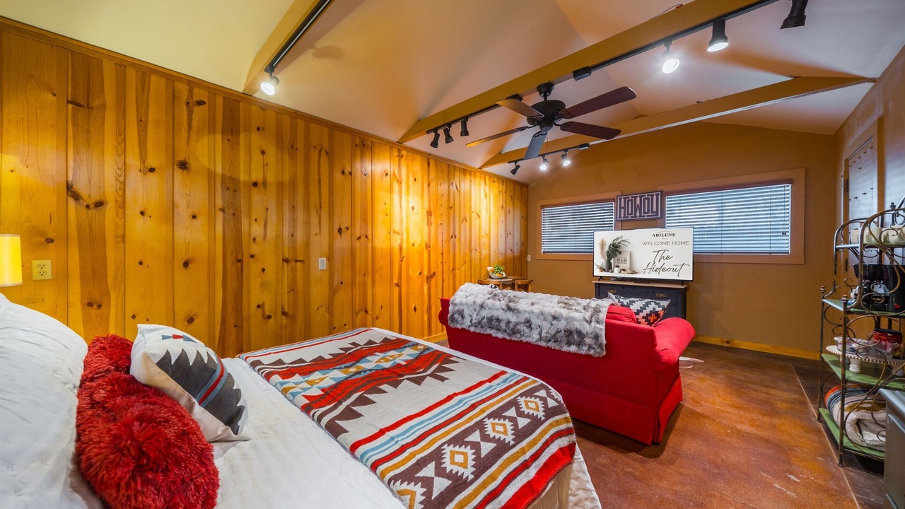 Photo of Bedroom in Sayles Blvd. Area