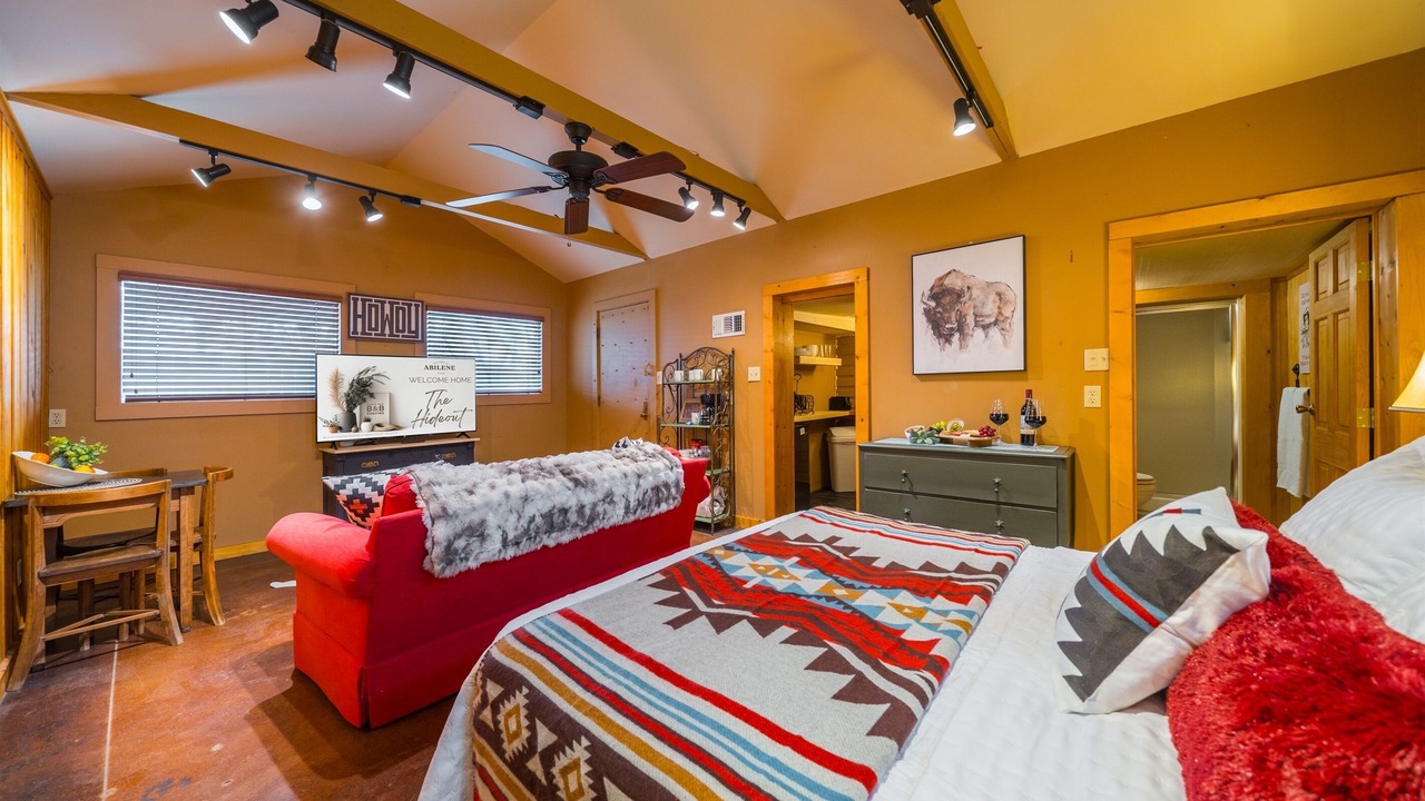 Photo of Bedroom in Sayles Blvd. Area