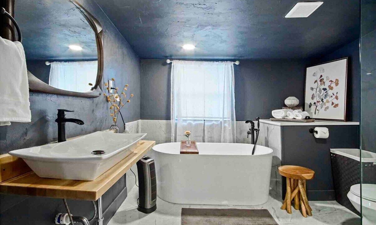 Photo of Bathroom in Central Oklahoma City