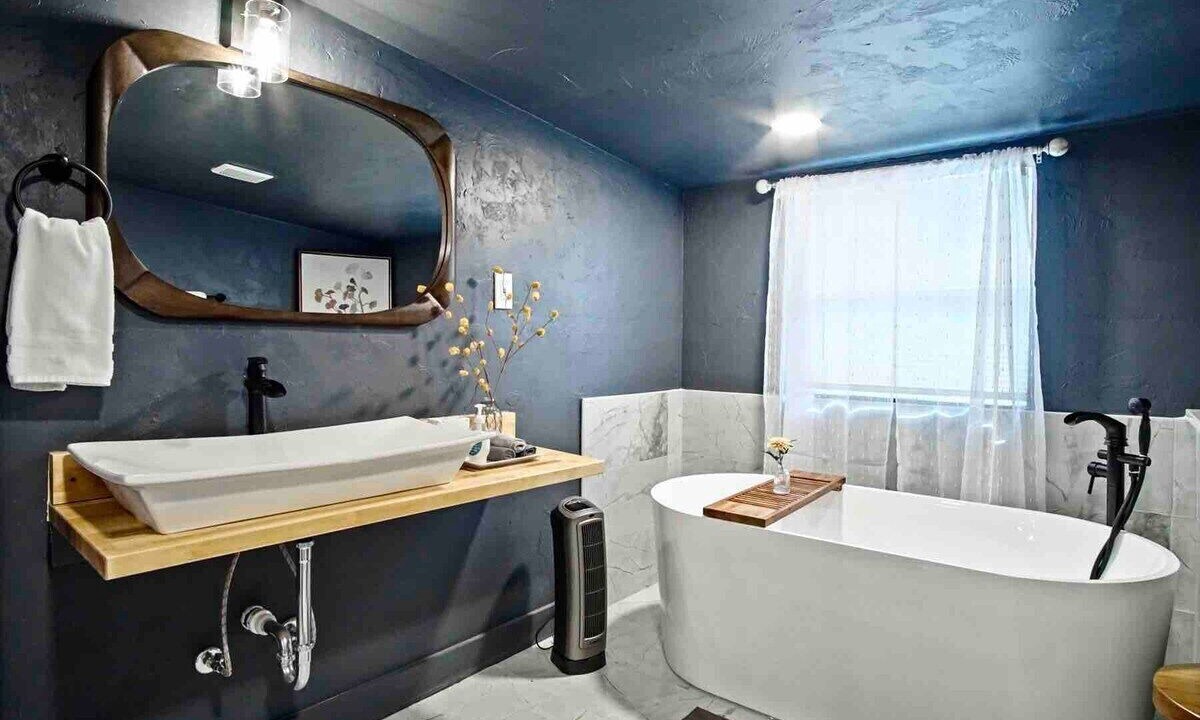 Photo of Bathroom in Central Oklahoma City