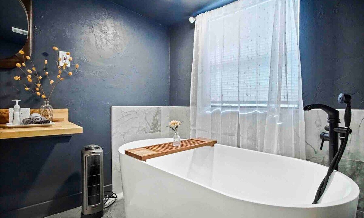 Photo of Bathroom in Central Oklahoma City