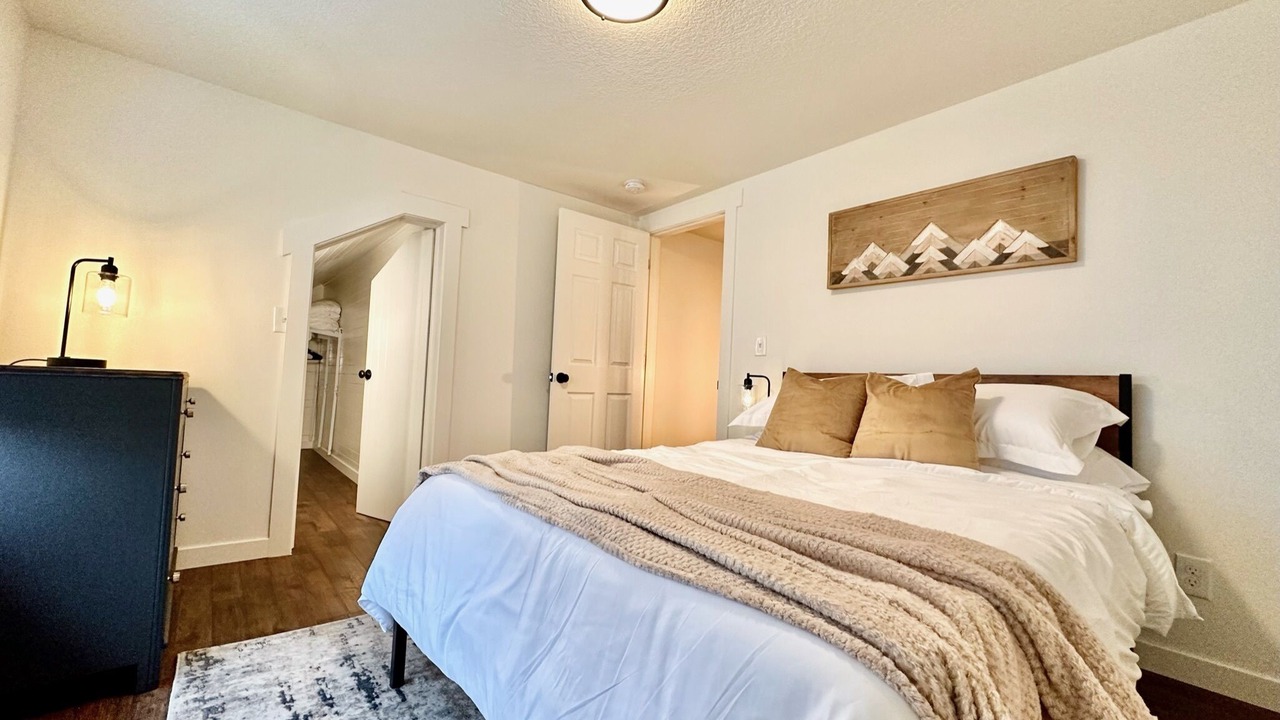 Photo of Bedroom in McLoughlin