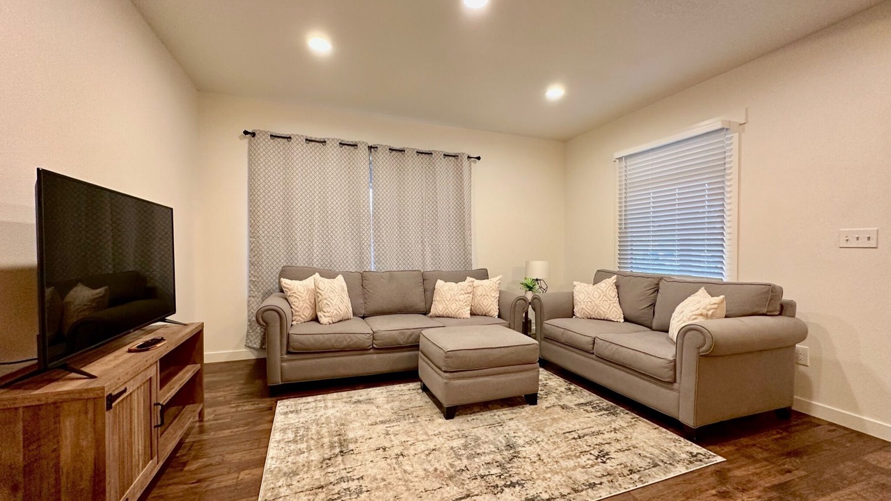 Photo of Livingroom in McLoughlin