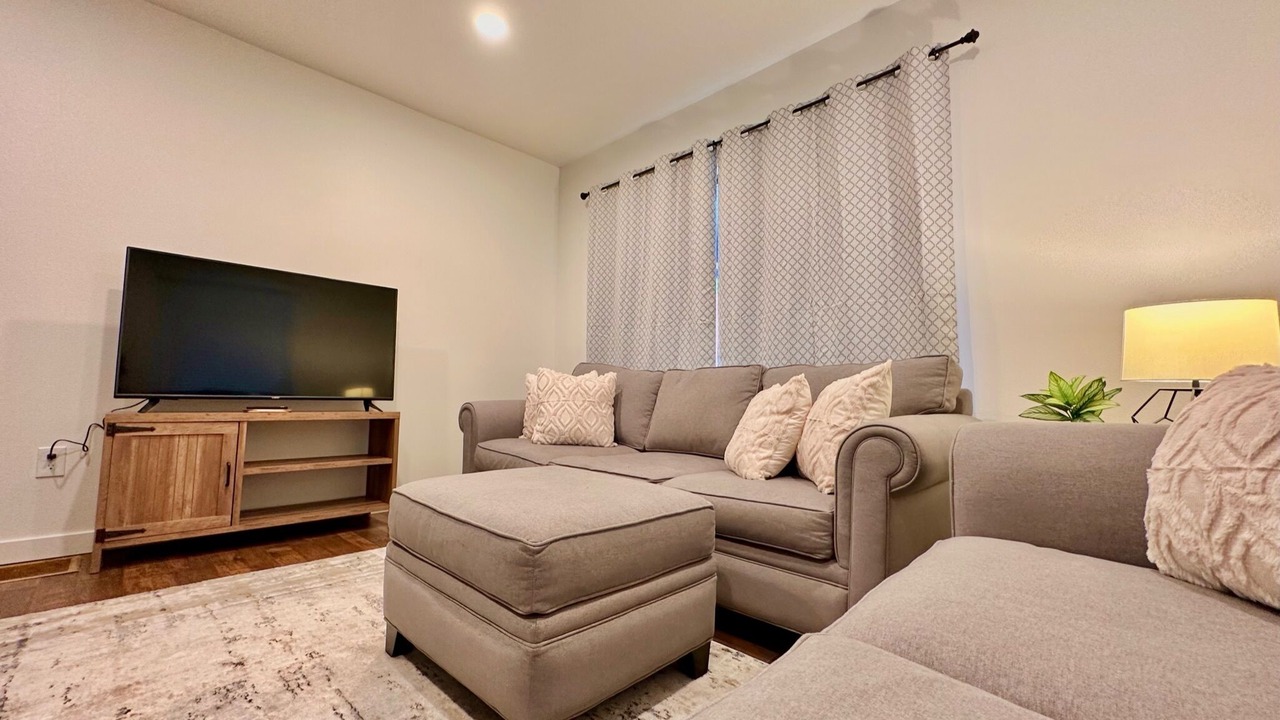 Photo of Livingroom in McLoughlin