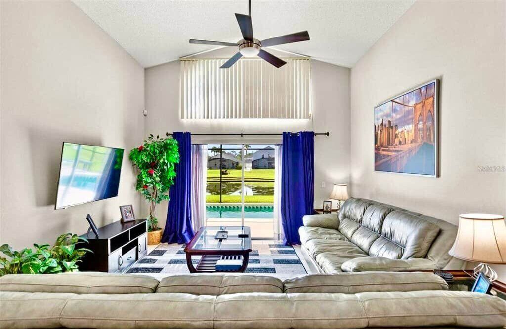 Photo of Livingroom in Lake Berkley