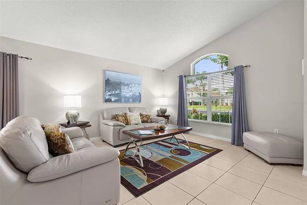Photo of Livingroom in Lake Berkley