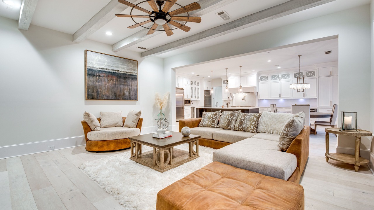 Photo of Livingroom in Suwanee