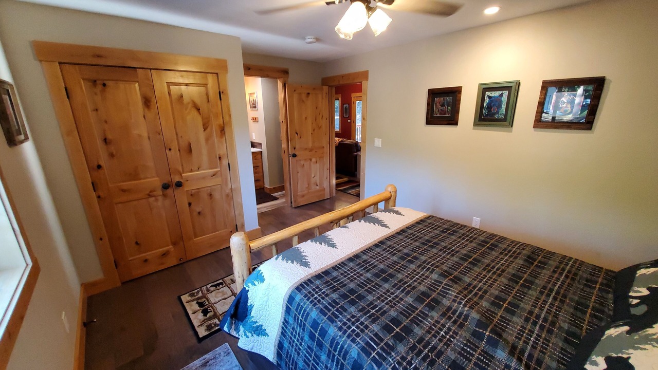 Photo of Bedroom in Leavenworth