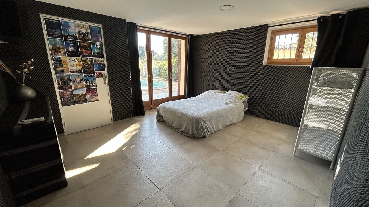 Photo of Bedroom in Chateau Gombert