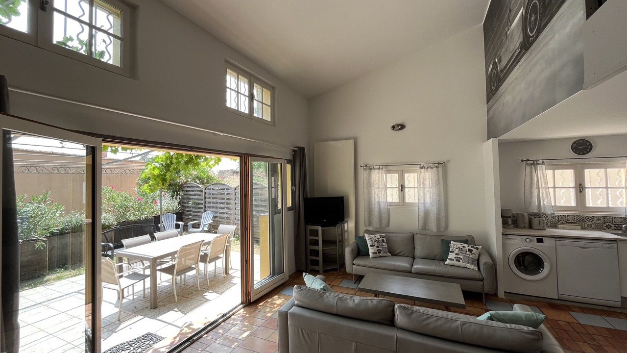 Photo of Livingroom in Saint-Quentin-la-Poterie