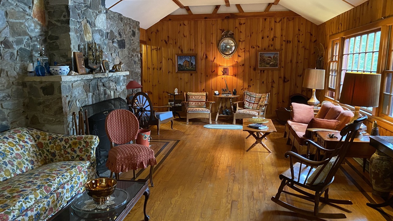 Photo of Livingroom in Huletts Landing