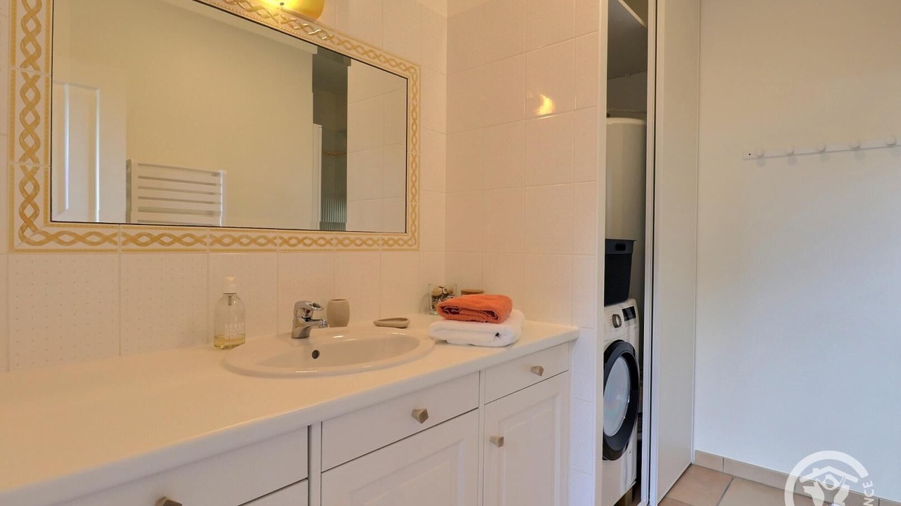 Photo of Bathroom in Roz-Landrieux