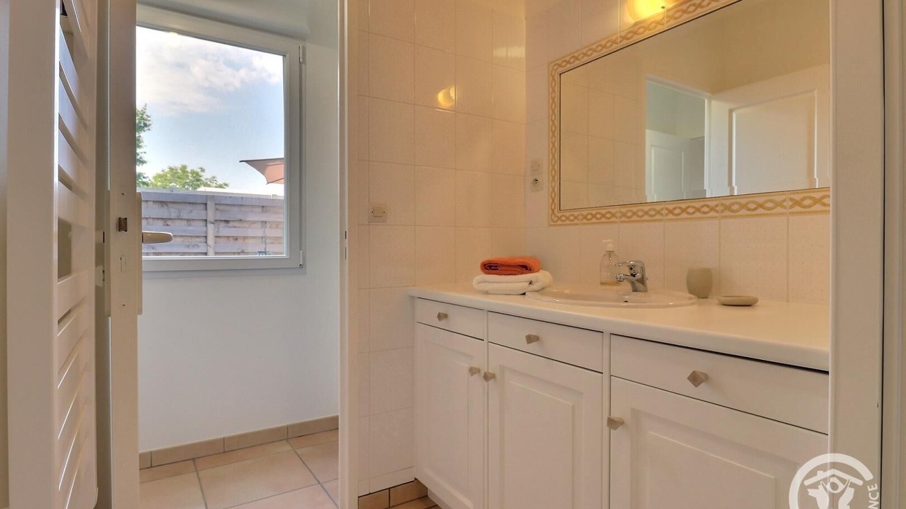 Photo of Bathroom in Roz-Landrieux