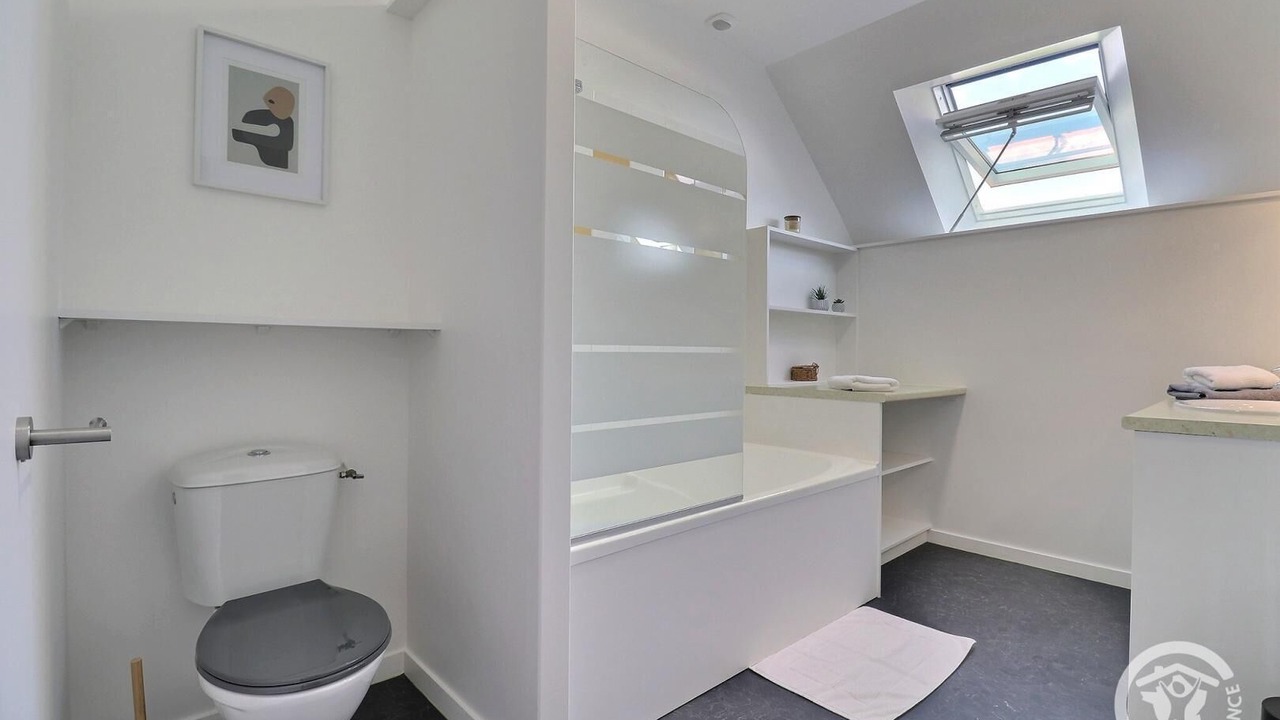 Photo of Bathroom in Roz-Landrieux