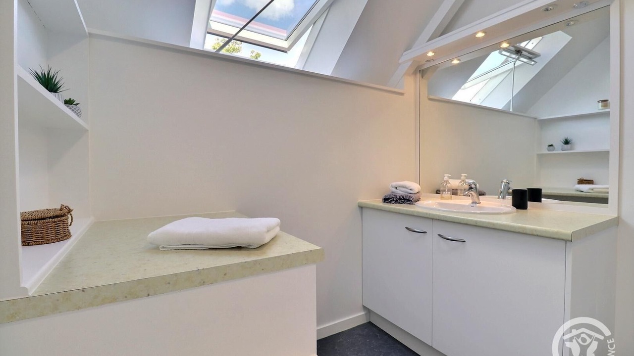 Photo of Bathroom in Roz-Landrieux