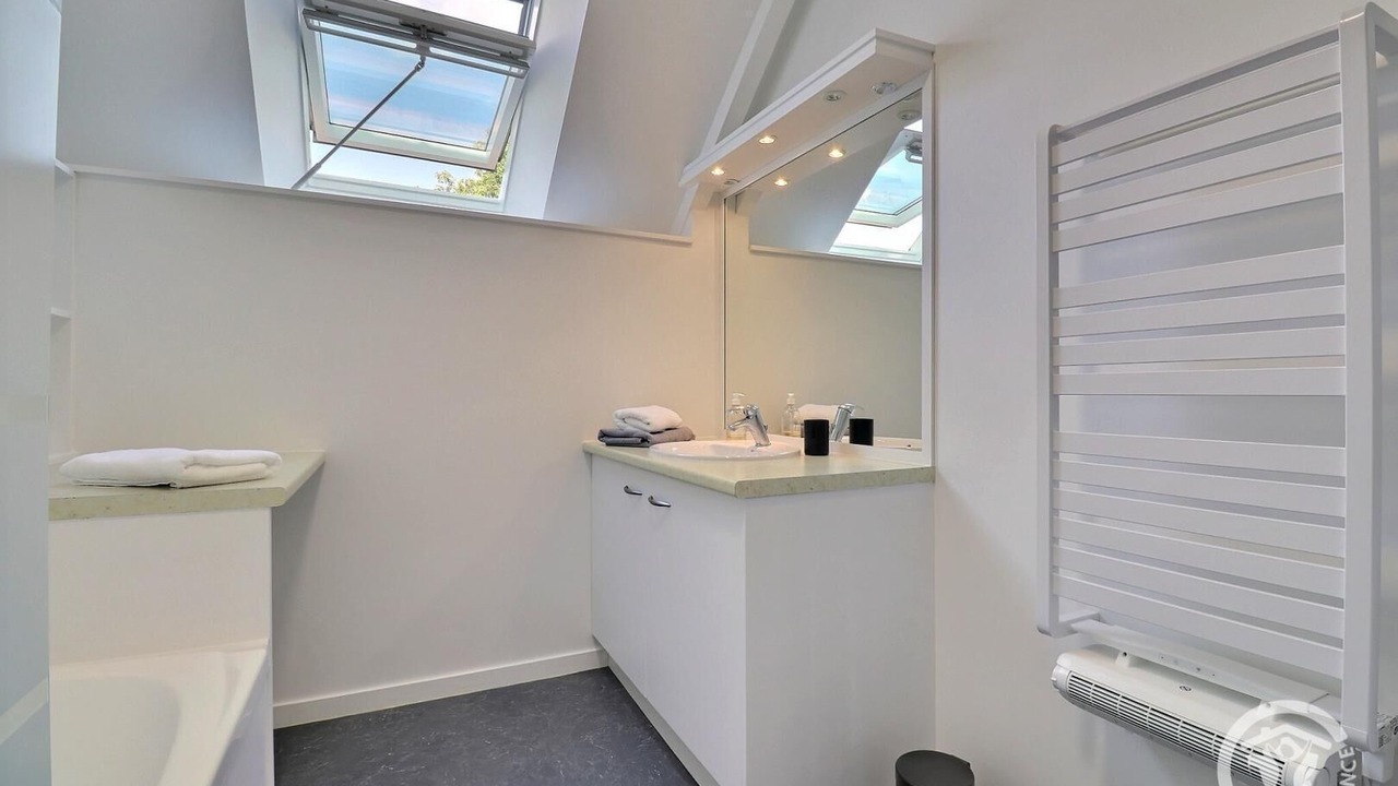 Photo of Bathroom in Roz-Landrieux
