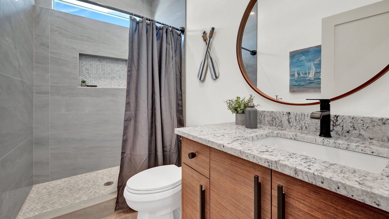 Photo of Bathroom in Garden City