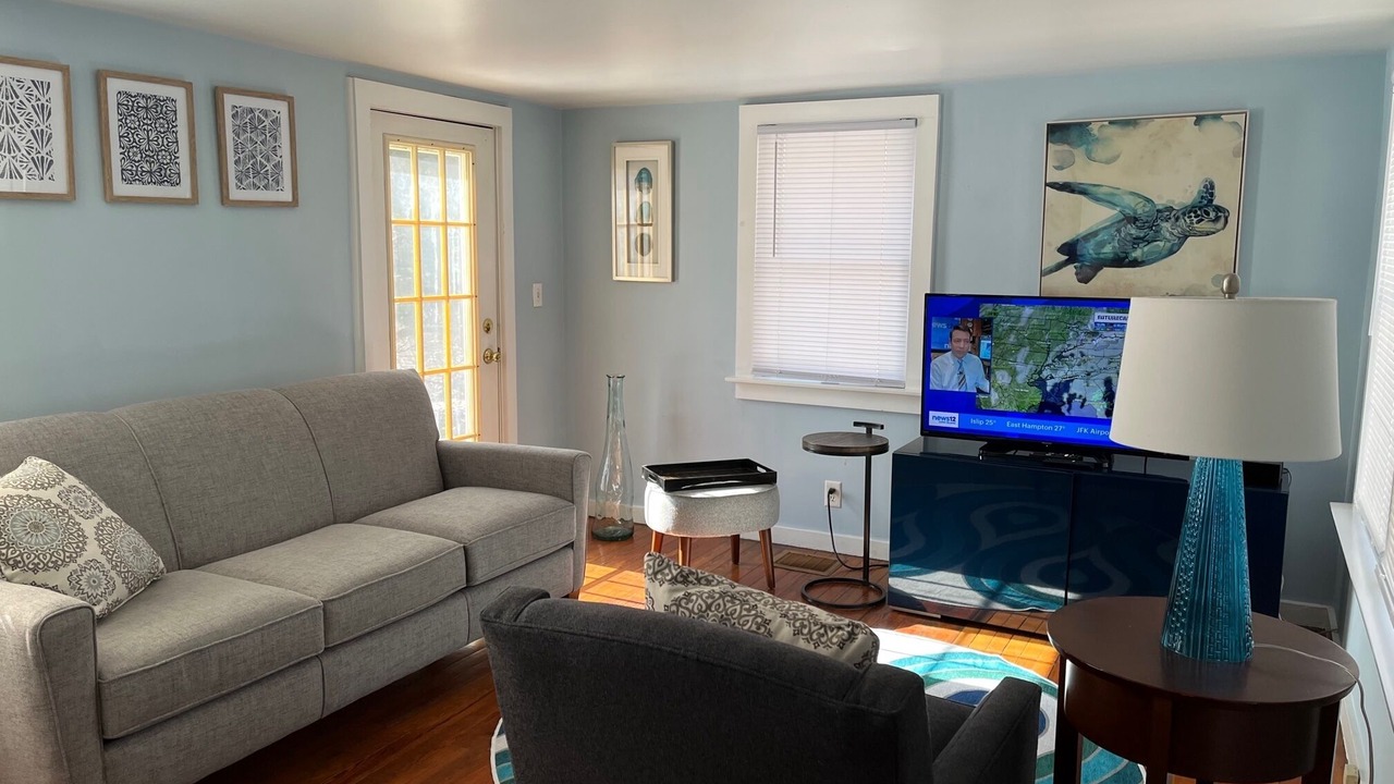 Photo of Livingroom in Hampton Bays