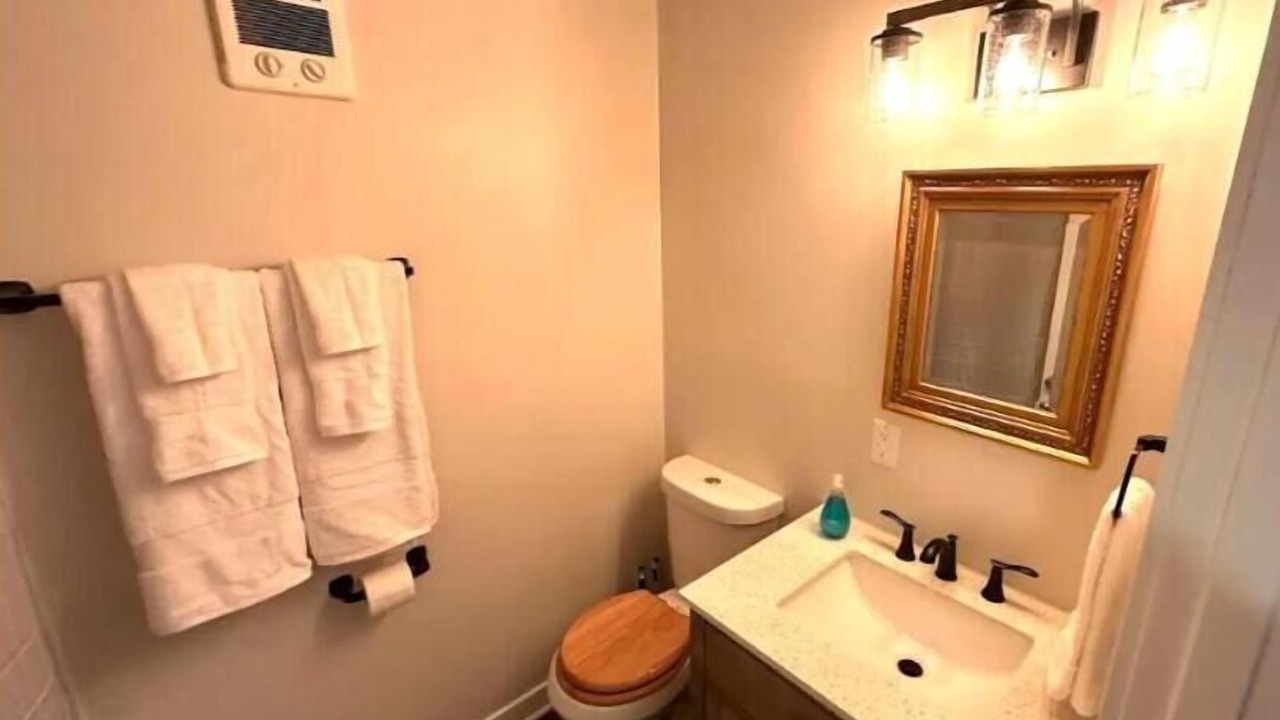 Photo of Bathroom in Etna