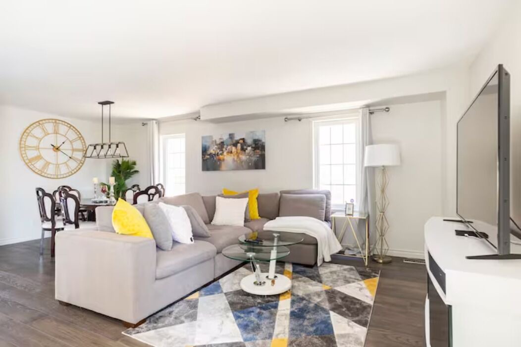Photo of Livingroom in East Credit
