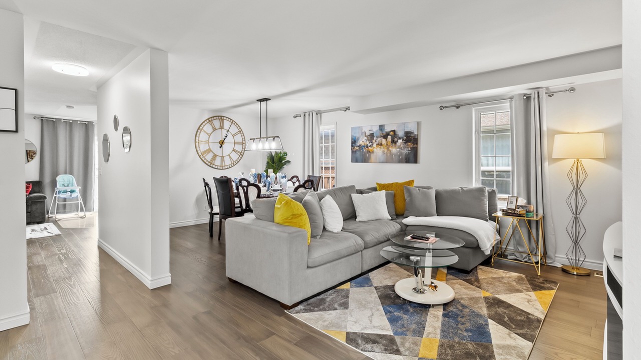 Photo of Livingroom in East Credit